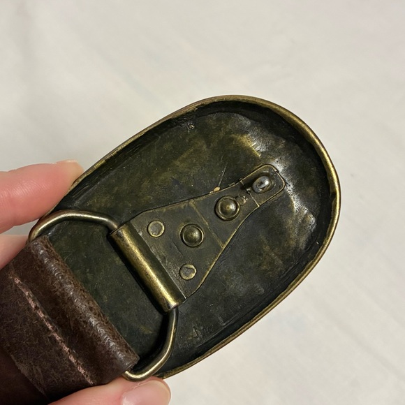 Vintage Leather Belt With Large Oval Conch Buckle - Picture 4 of 13